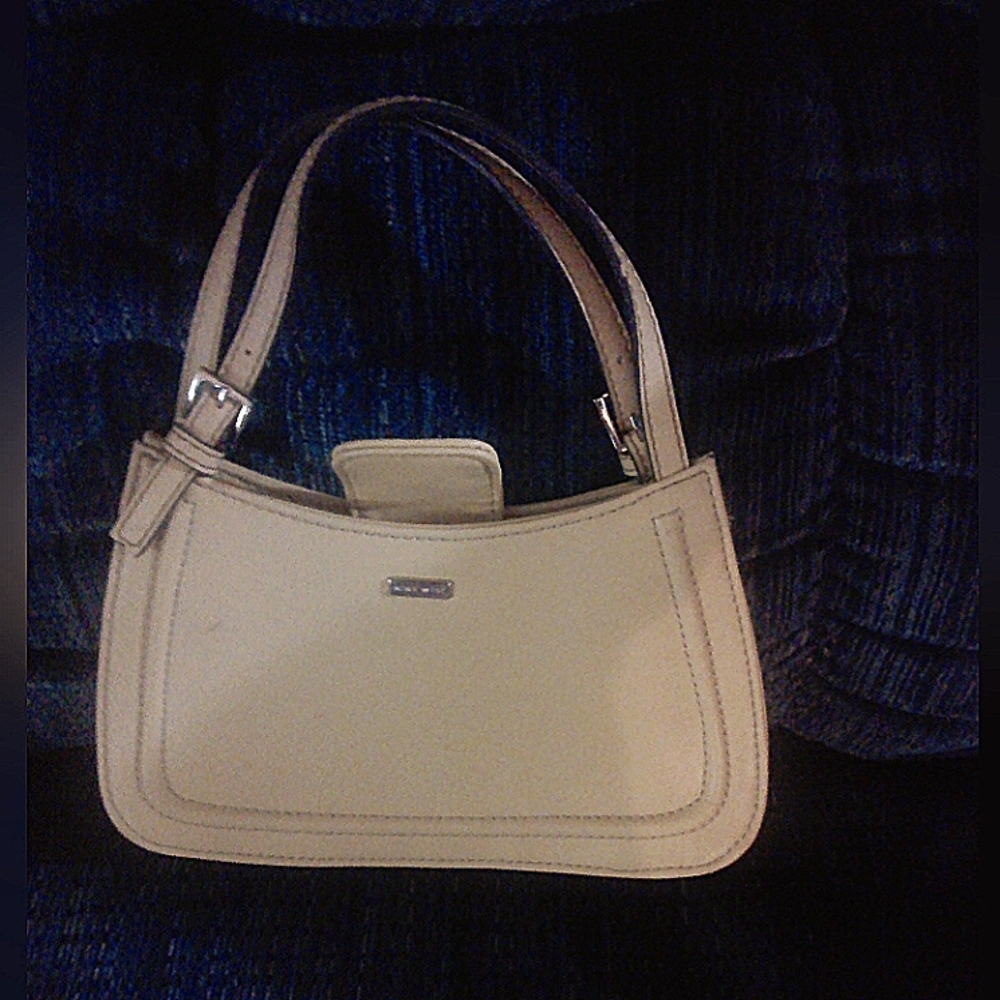 Elegant Cream Handbag